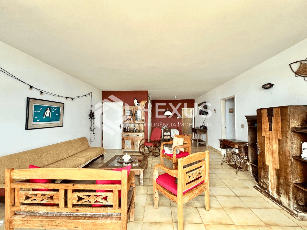 Foto 4 de Apartamento frente mar com varanda na Praia das Pitangueiras, Guaruja