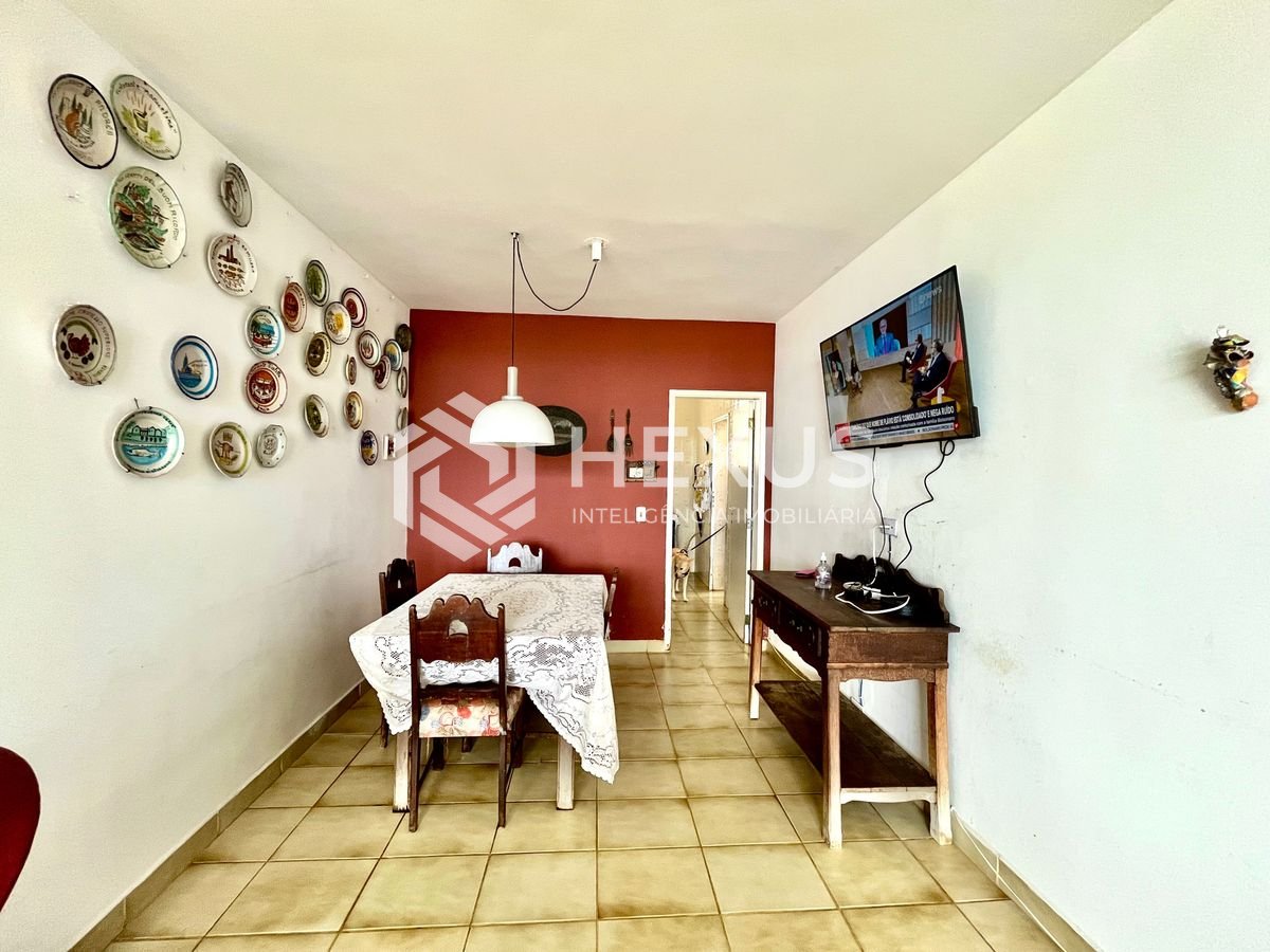 Foto 5 de Apartamento frente mar com varanda na Praia das Pitangueiras, Guaruja