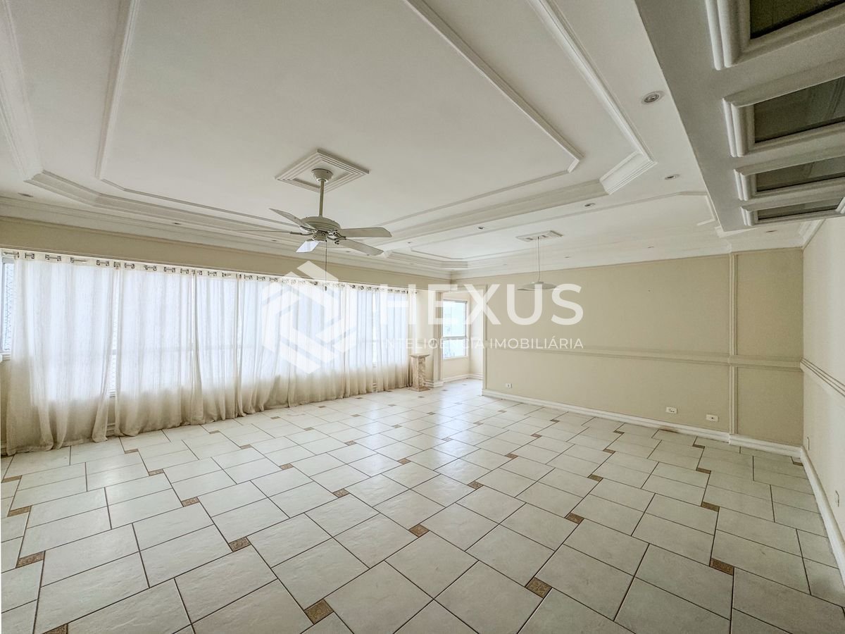Foto 5 de Apartamento com varanda vista mar na beira mar nas Pitangueiras, Guarujá