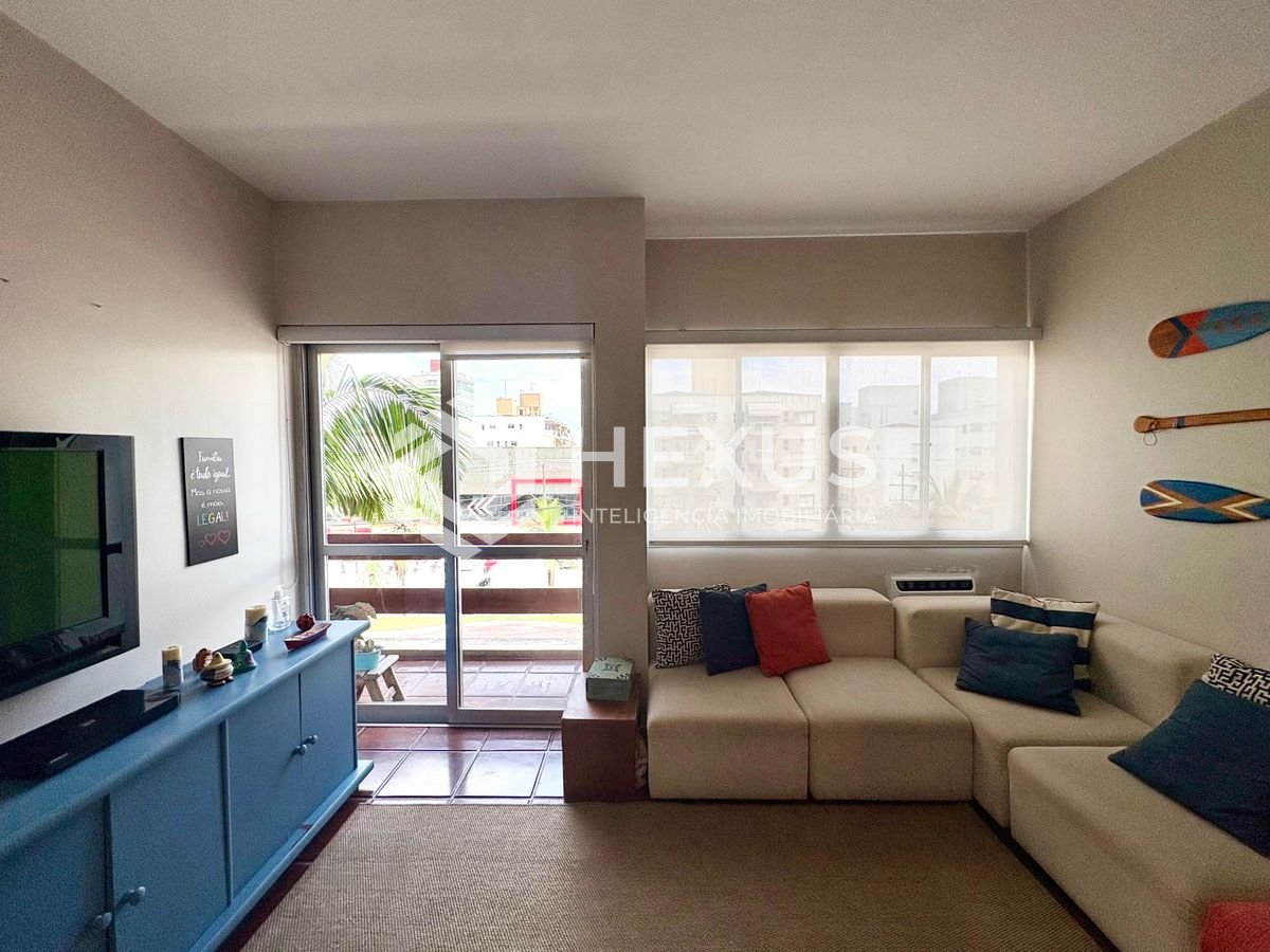Foto 3 de Apartamento com varanda e lazer na Praia da Enseada, Guaruja