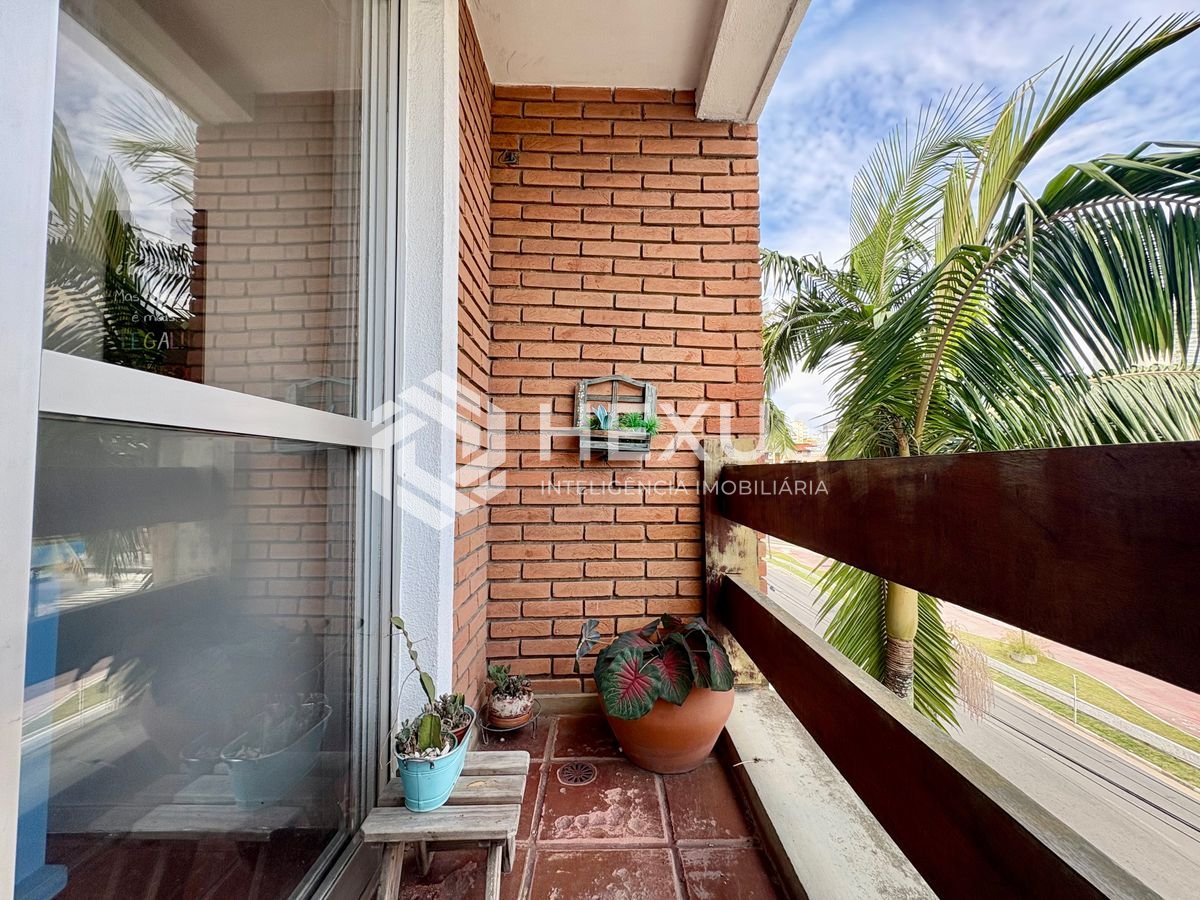 Foto 4 de Apartamento com varanda e lazer na Praia da Enseada, Guaruja