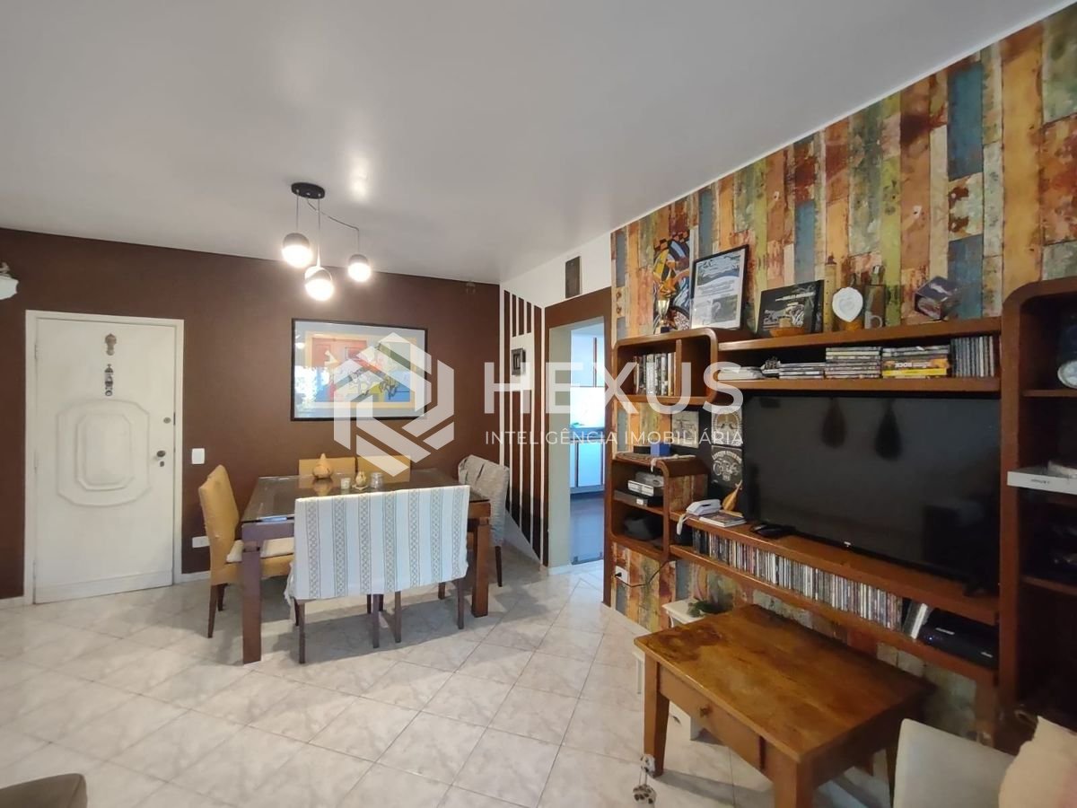 Foto 4 de Apartamento reformado com varanda na Praia da Enseada, Guaruja