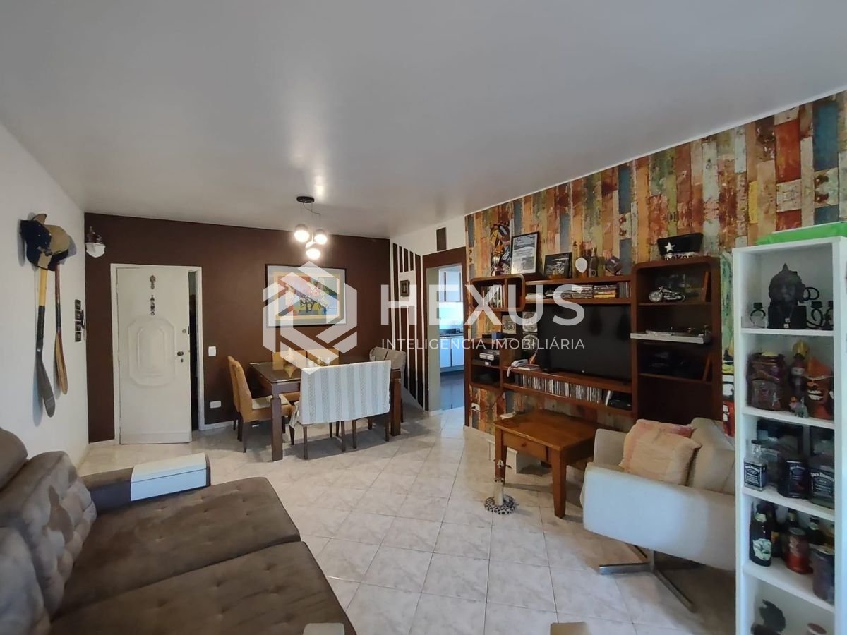 Foto 5 de Apartamento reformado com varanda na Praia da Enseada, Guaruja