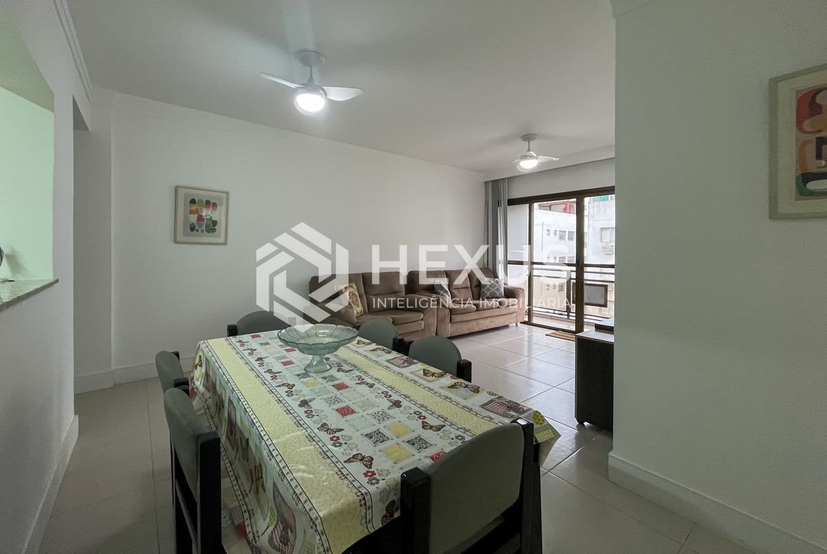 Foto 4 de Apartamento reformado com varanda na Praia do Tombo, Guaruja