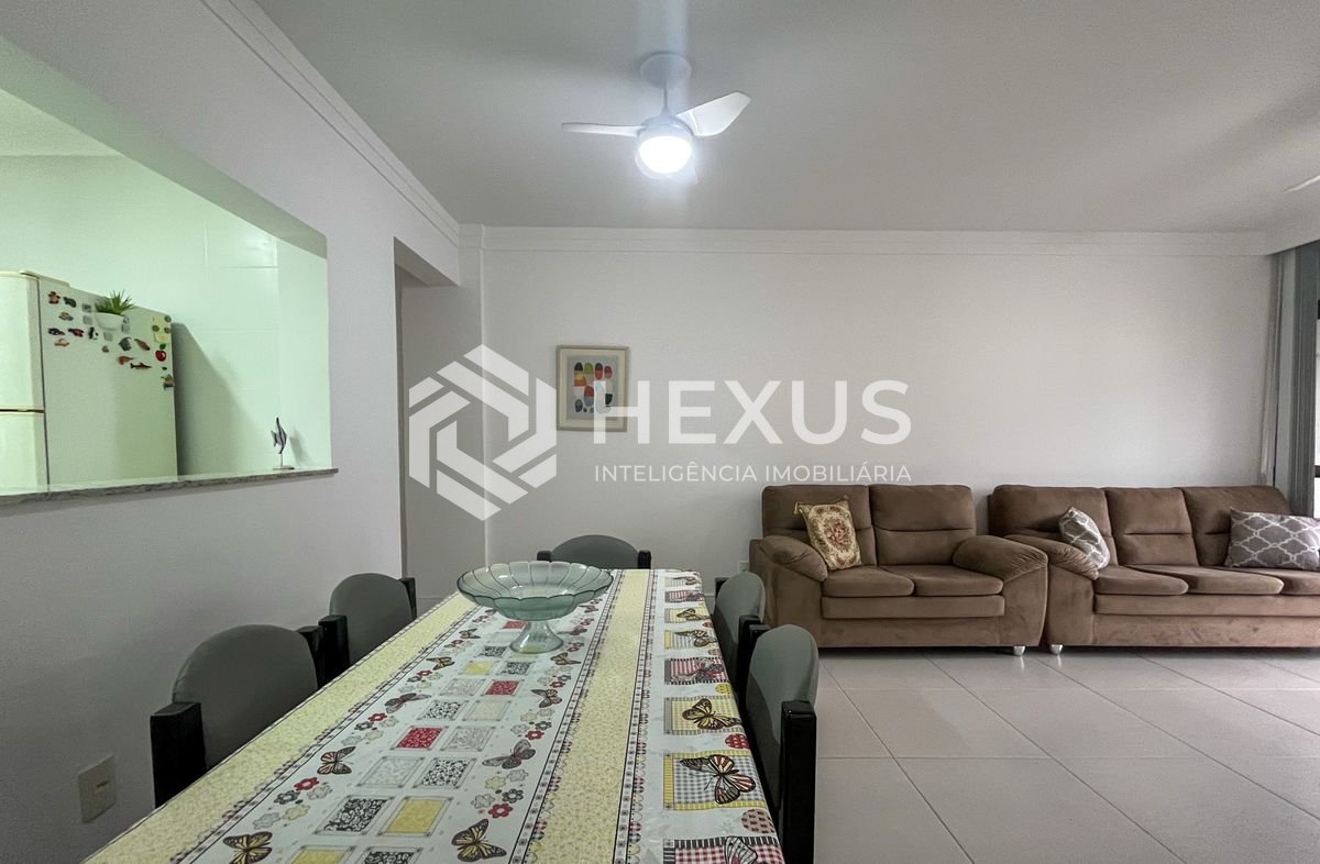 Foto 5 de Apartamento reformado com varanda na Praia do Tombo, Guaruja