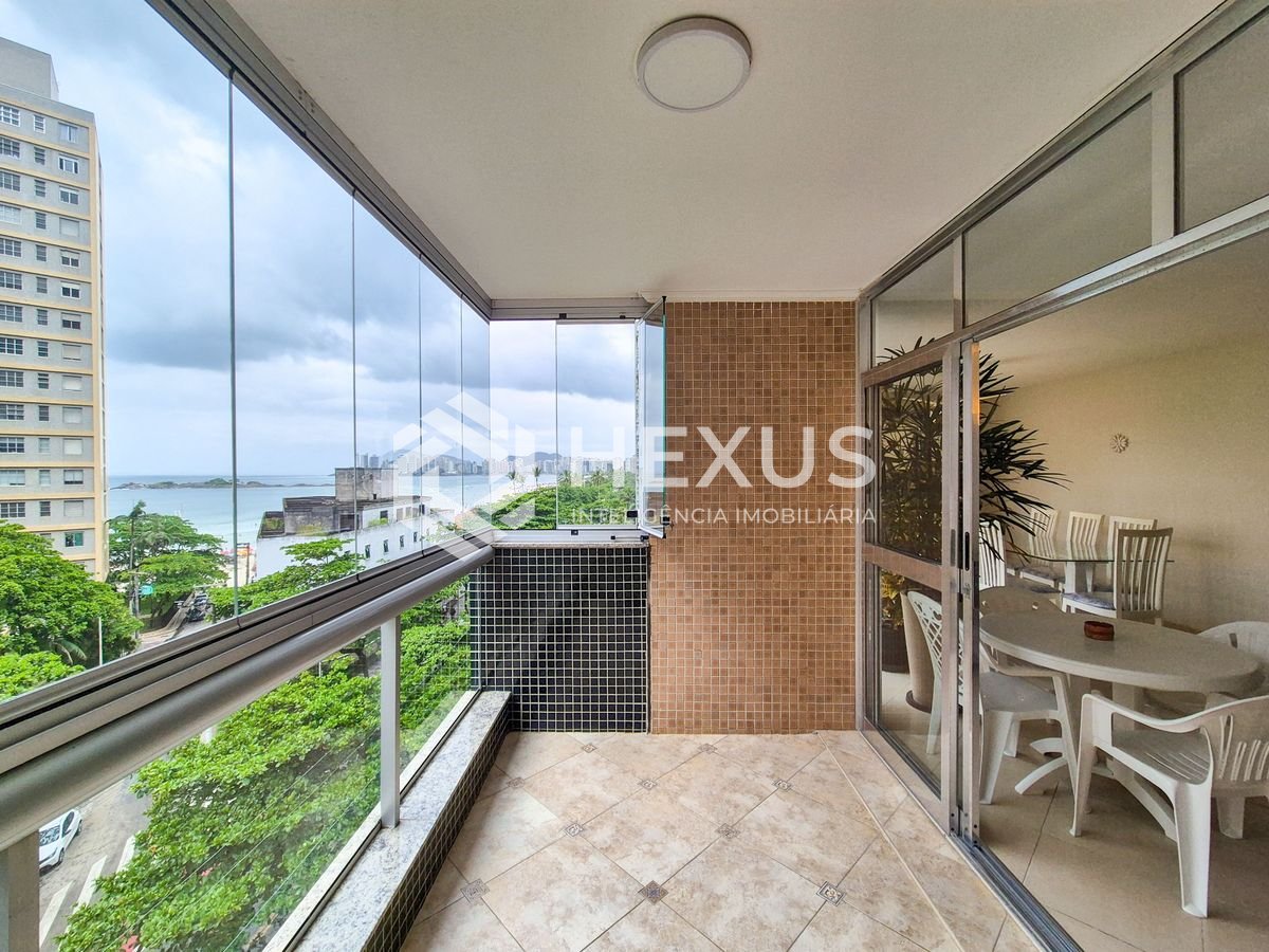 Foto 2 de Apartamento com varanda vista mar na beira mar da Praia das Pitangueiras, Guaruja