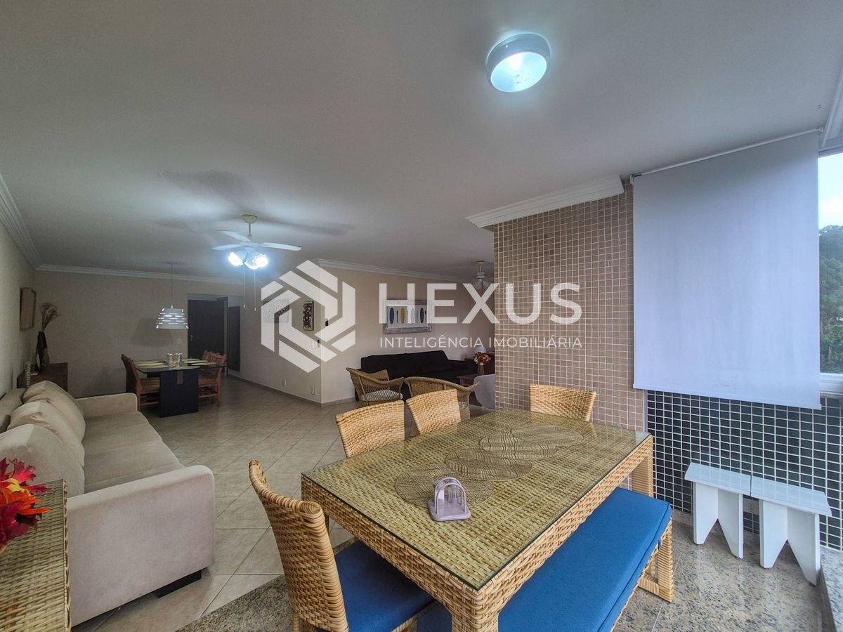 Foto 3 de Apartamento reformado com varanda a venda na quadra da praia das Pitangueiras