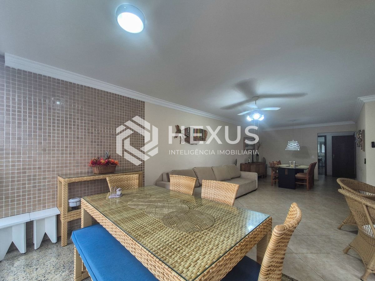 Foto 4 de Apartamento reformado com varanda a venda na quadra da praia das Pitangueiras