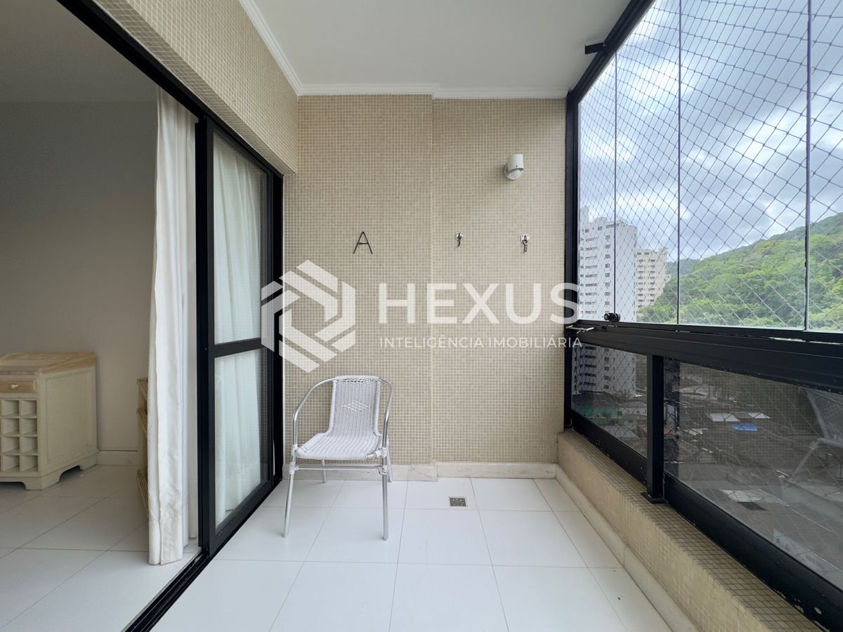 Foto 3 de Apartamento com varanda e lazer na Praia das Pitangueiras, Guaruja