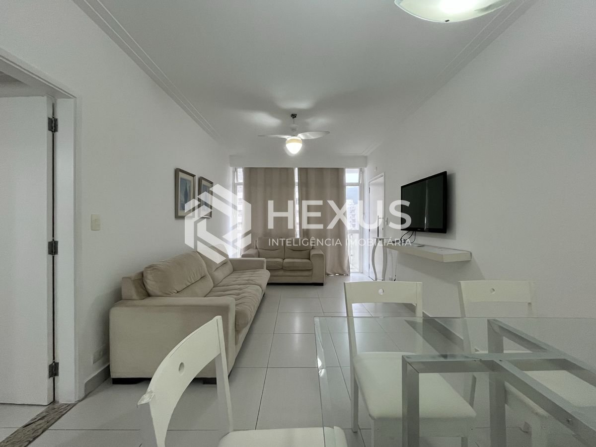 Foto 2 de Apartamento reformado com varanda na beira mar da Praia das Pitangueiras, Guaruja