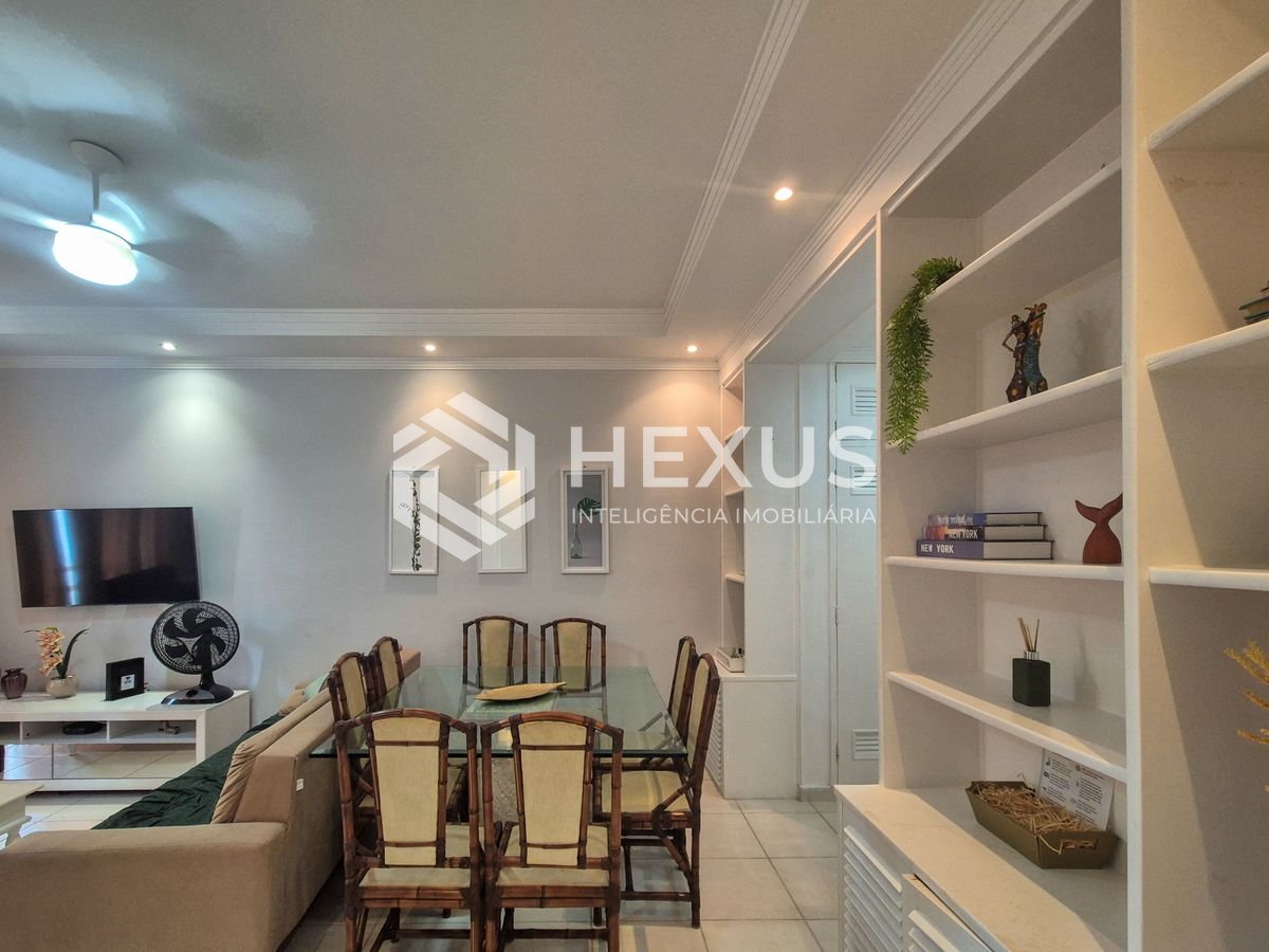 Foto 4 de Apartamento com varanda e vista mar na beira mar da Praia das Pitangueiras, Guaruja
