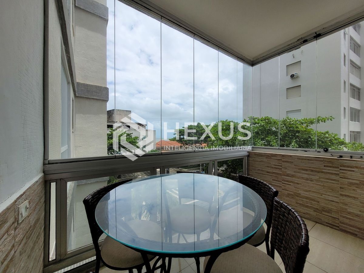 Foto 4 de Apartamento com varanda e vista mar na beira mar da Praia das Pitangueiras, Guaruja