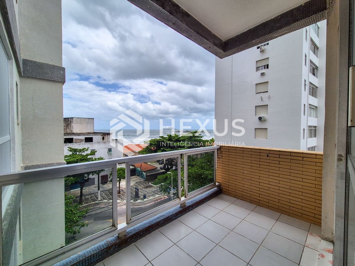 Foto 2 de Apartamento beira mar com varanda na Praia das Pitangueiras, Guaruja