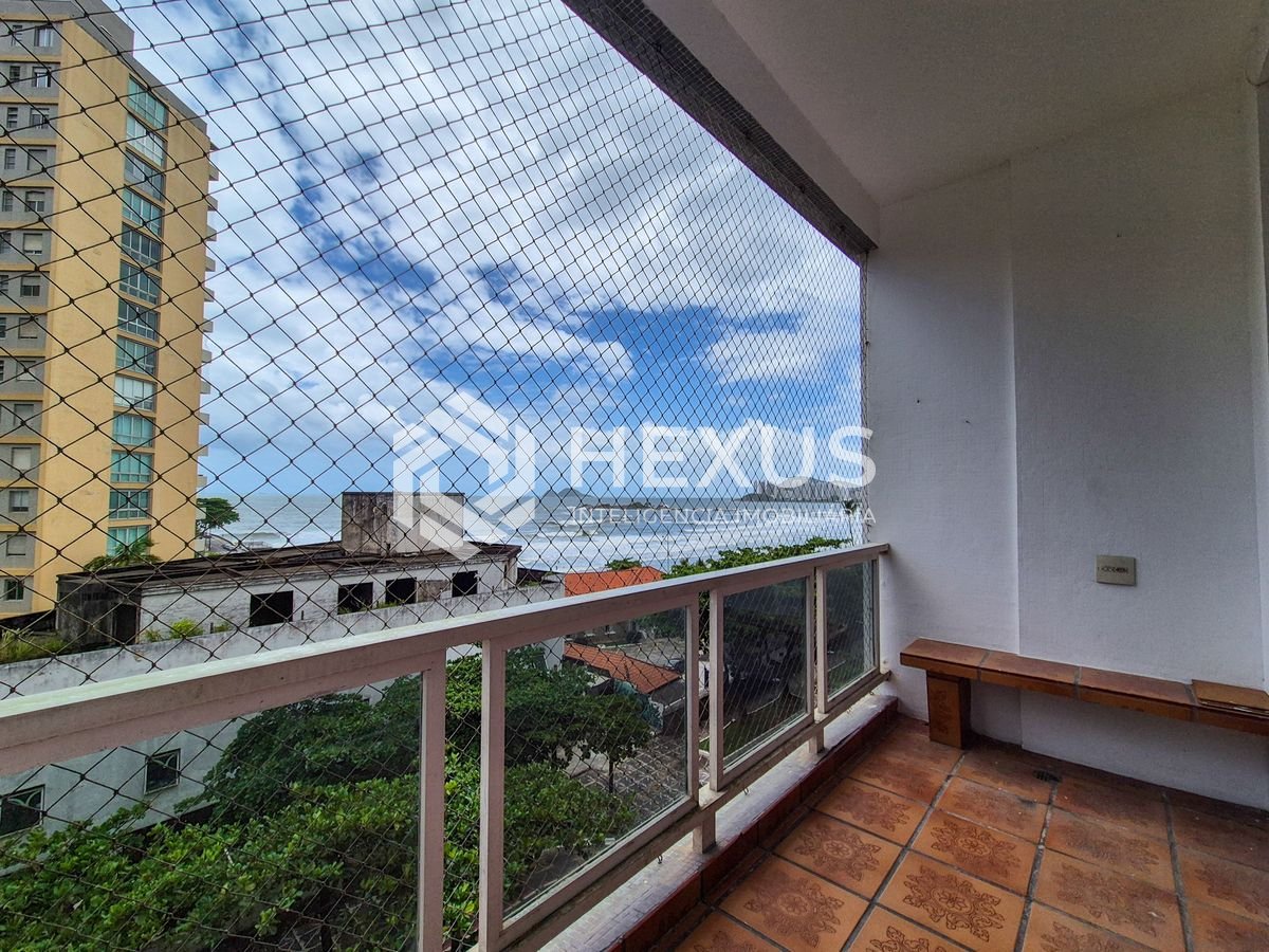 Foto 2 de Apartamento beira mar com varanda na Praia das Pitangueiras, Guaruja