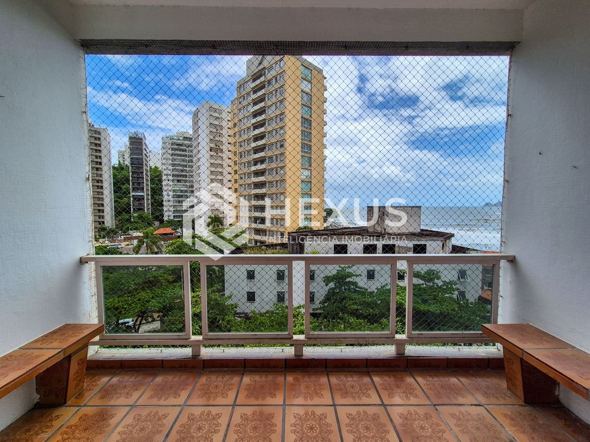 Foto 5 de Apartamento beira mar com varanda na Praia das Pitangueiras, Guaruja