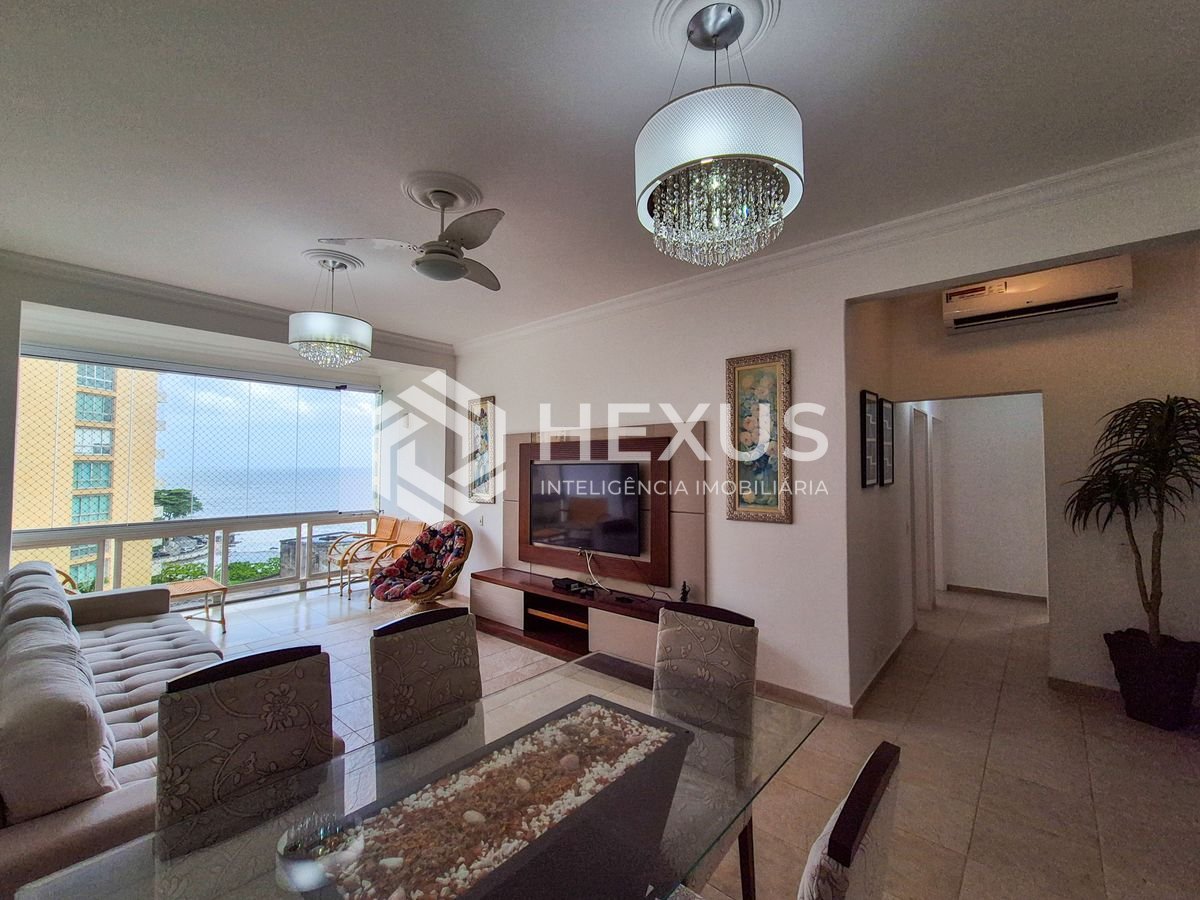 Foto 3 de Apartamento beira mar reformado com varanda na Praia das Pitangueiras, Guaruja
