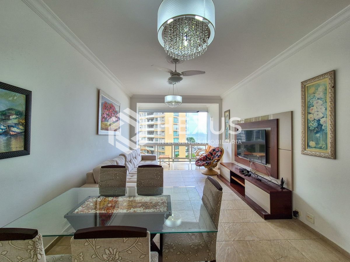 Foto 5 de Apartamento beira mar reformado com varanda na Praia das Pitangueiras, Guaruja