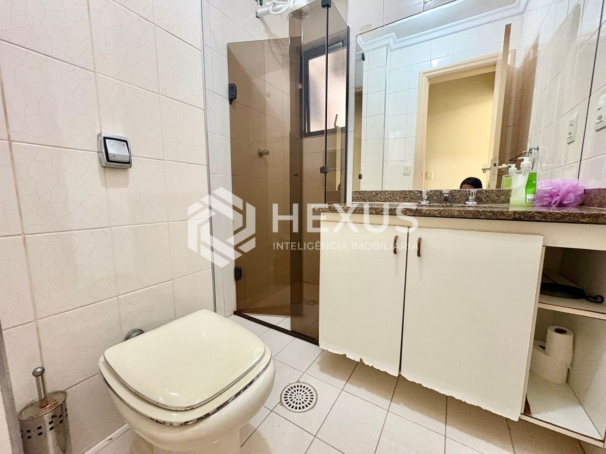 Foto 5 de Apartamento com varanda vista mar e lazer na Praia da Enseada, Guaruja