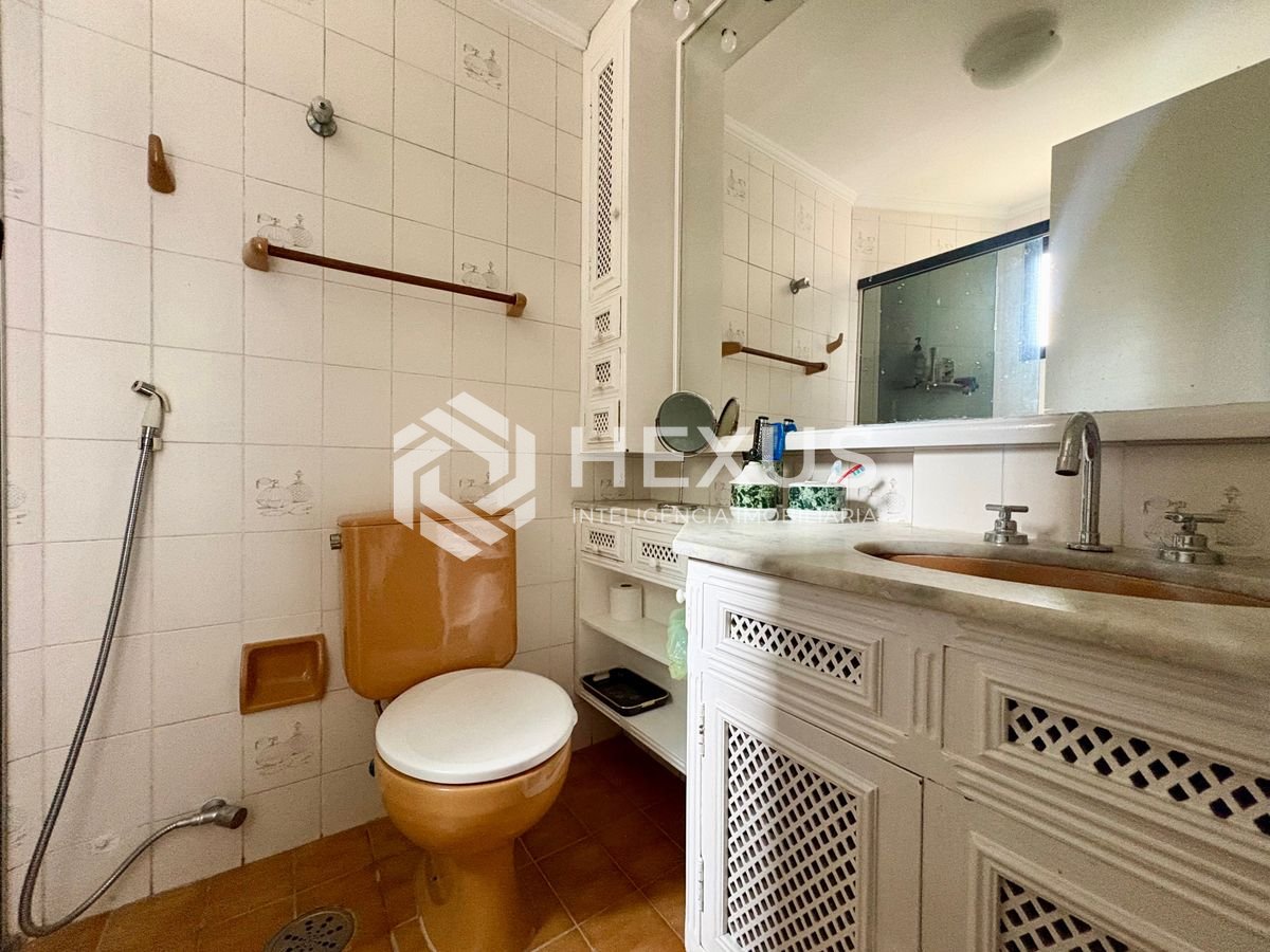 Foto 5 de Apartamento com varanda e lazer na Praia da Enseada, Guaruja