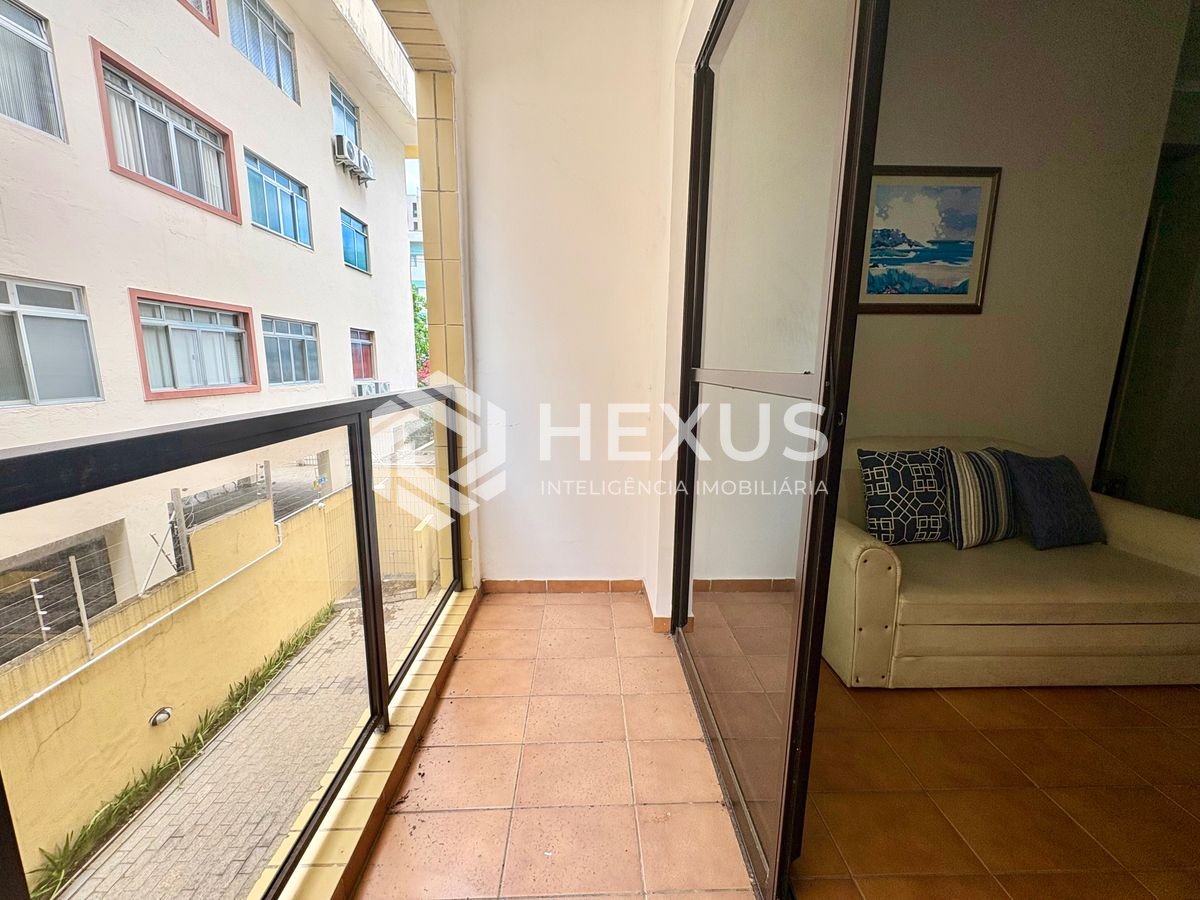 Foto 3 de Apartamento com varanda na Praia da Enseada, Guaruja