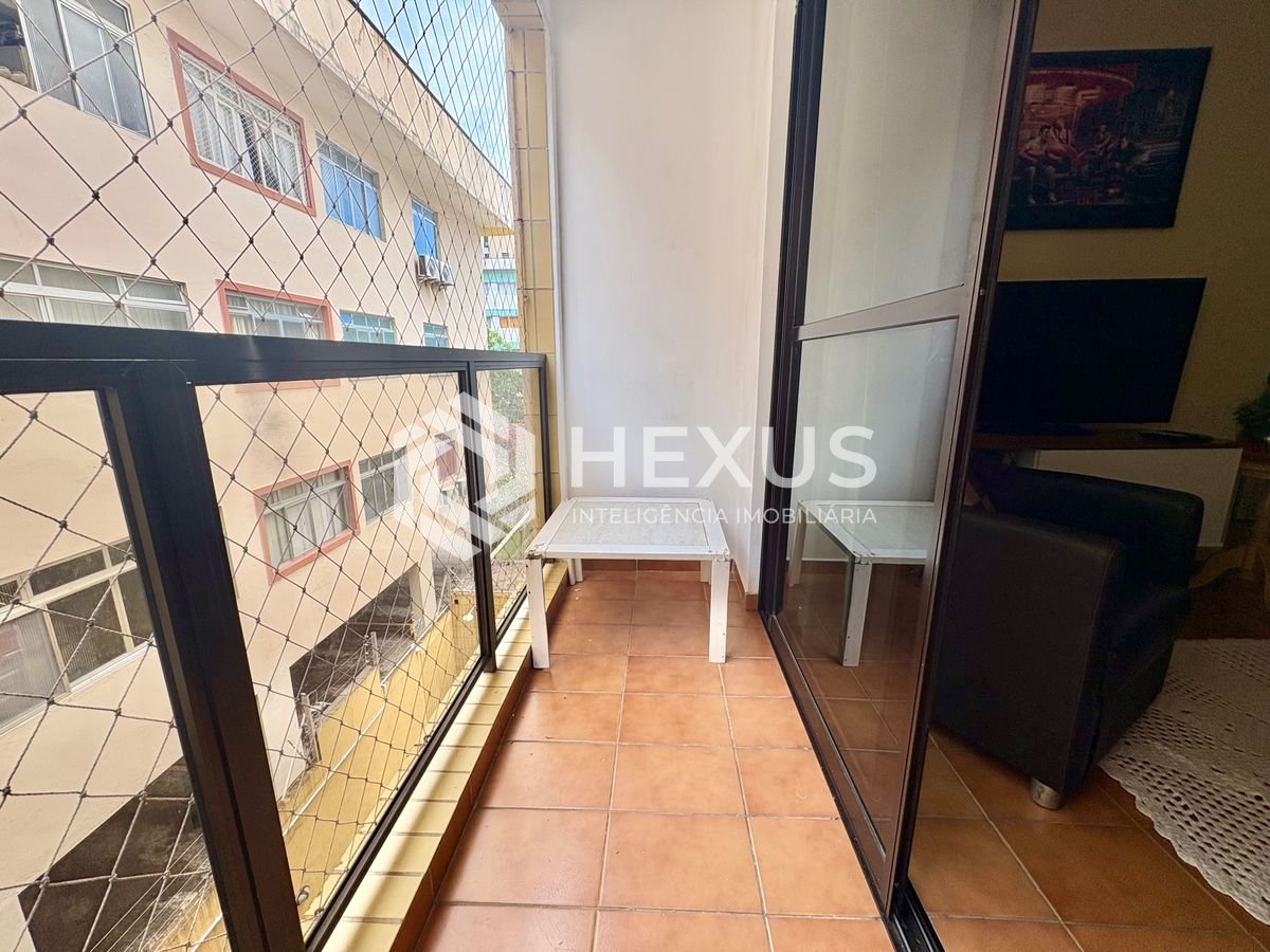 Foto 3 de Apartamento com varanda na Praia da Enseada, Guaruja