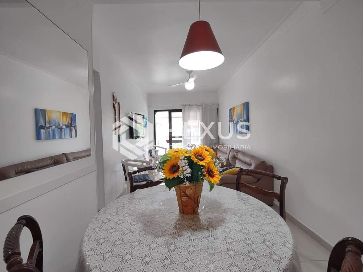 Foto 3 de Apartamento reformado com varanda e lazer na Praia da Enseada, Guaruja