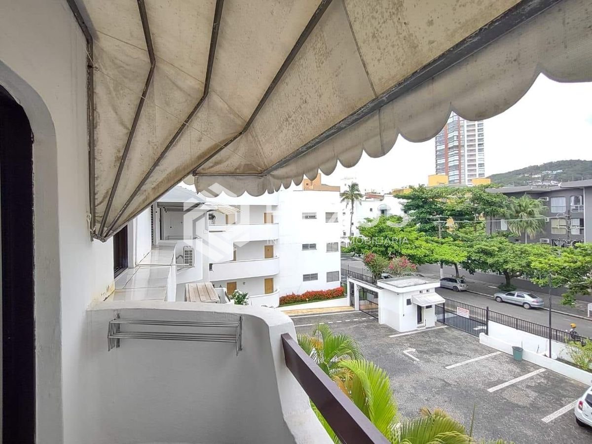 Foto 5 de Apartamento reformado com varanda e lazer na Praia da Enseada, Guaruja