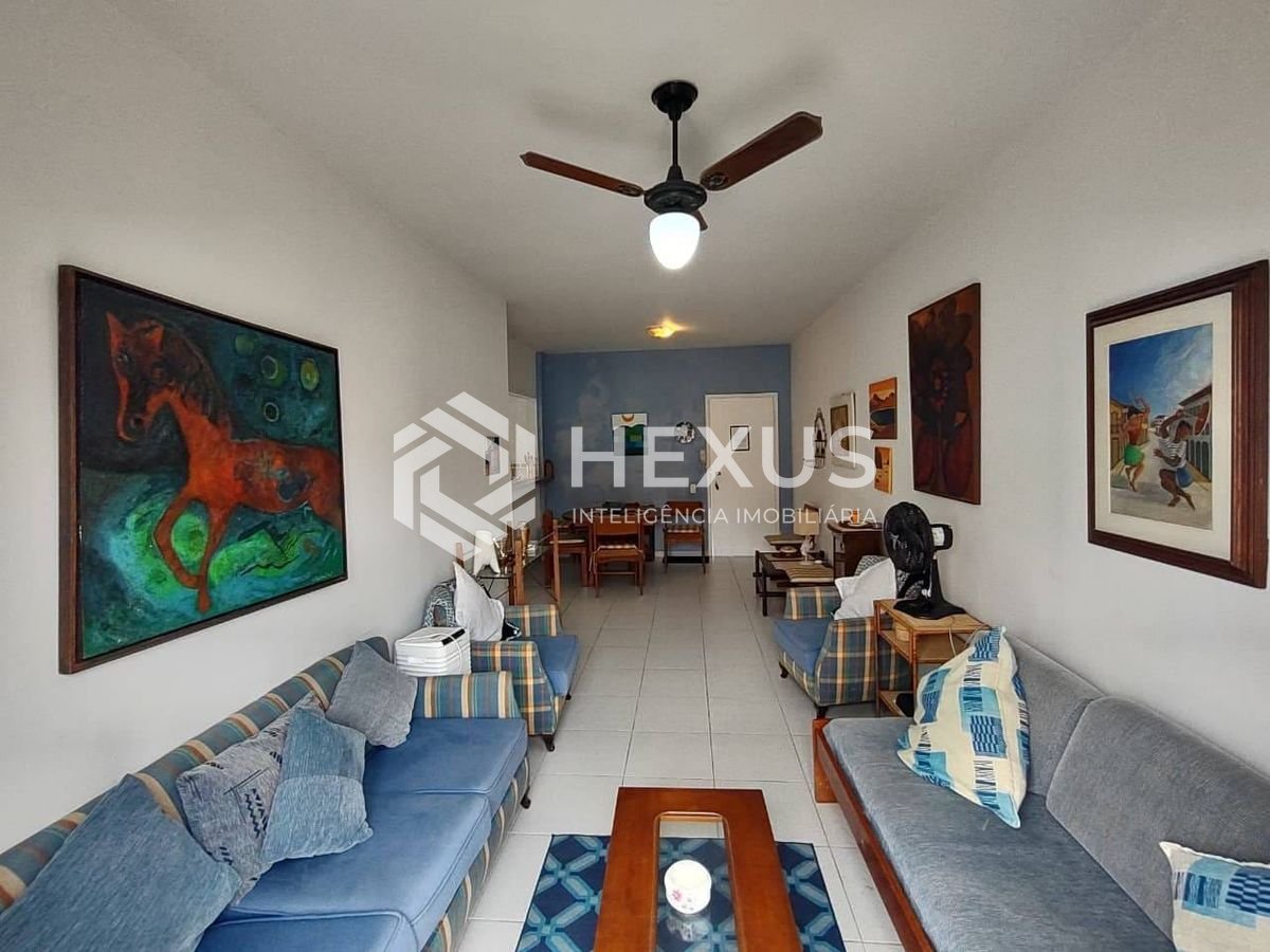 Foto 2 de Apartamento reformado com varanda e lazer na Praia da Enseada, Guaruja