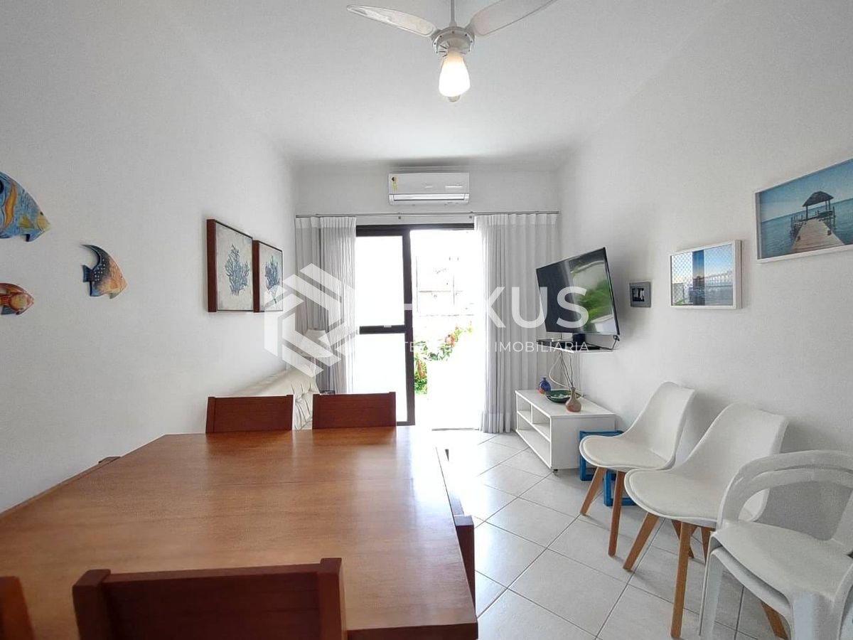 Foto 2 de Apartamento reformado com varanda e lazer na Praia da Enseada, Guaruja