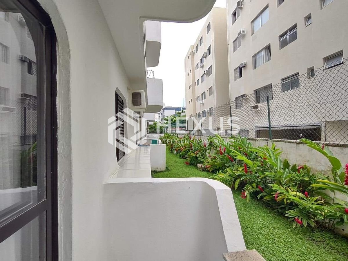 Foto 3 de Apartamento reformado com varanda e lazer na Praia da Enseada, Guaruja