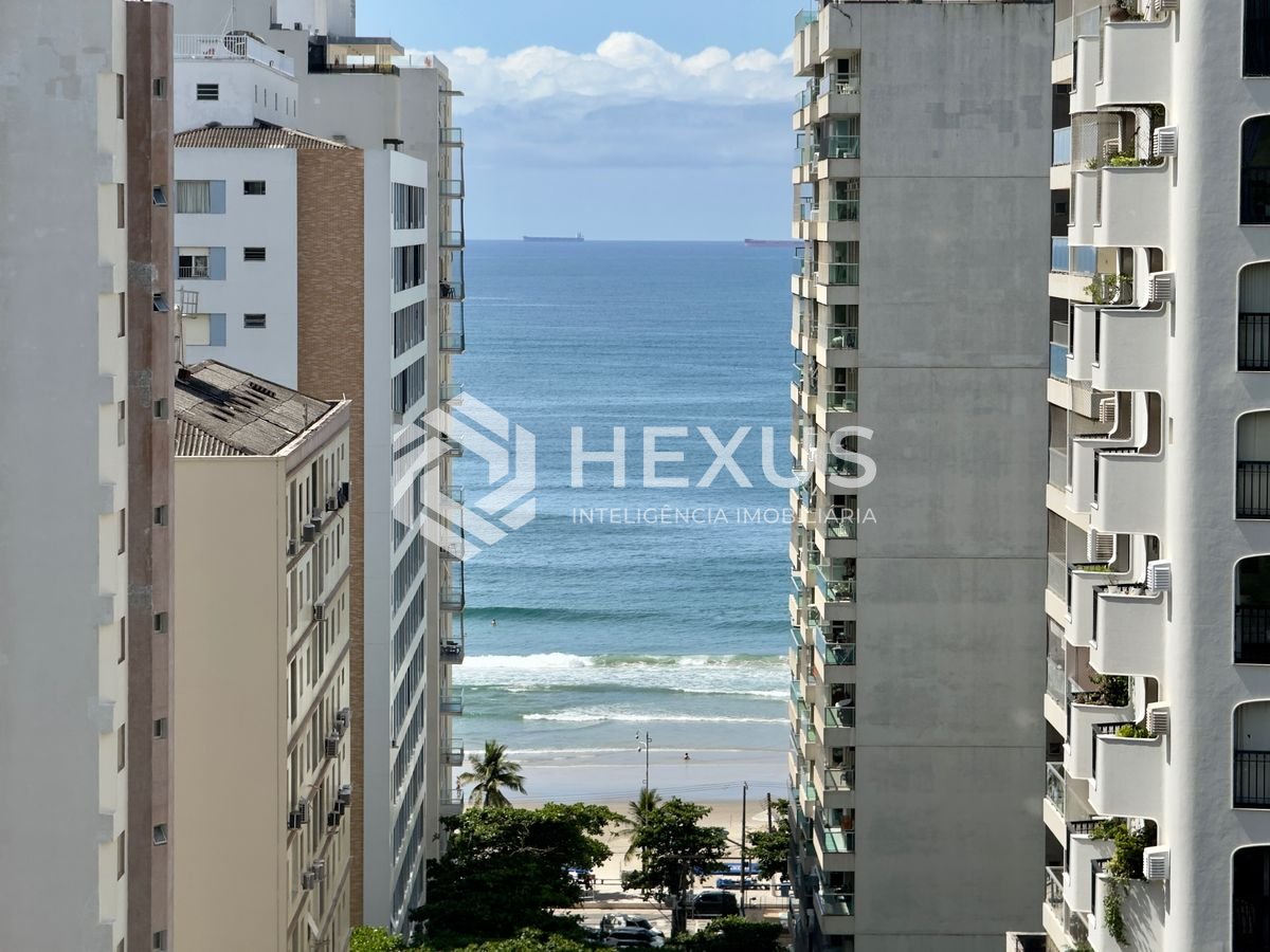 Foto 3 de Apartamento com varanda vista mar e lazer a 2 quadras da praia na região da Vila Maia nas Pitangueiras, Guarujá