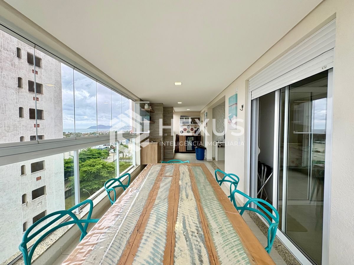 Foto 2 de Apartamento reformado com varanda gourmet vista mar e lazer na Praia da Enseada, Guaruja