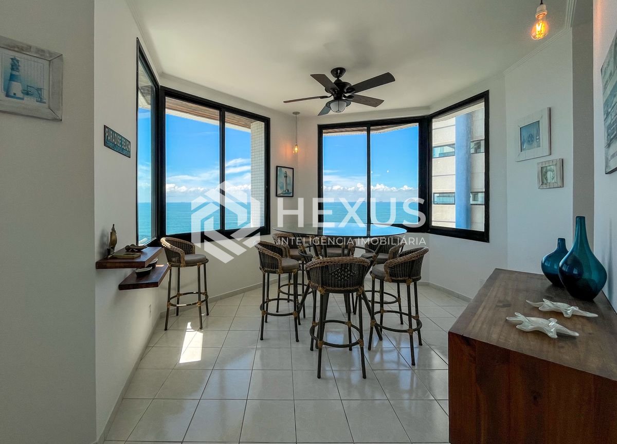 Foto 2 de Apartamento frente mar com varanda gourmet na Praia das Pitangueiras, Guaruja
