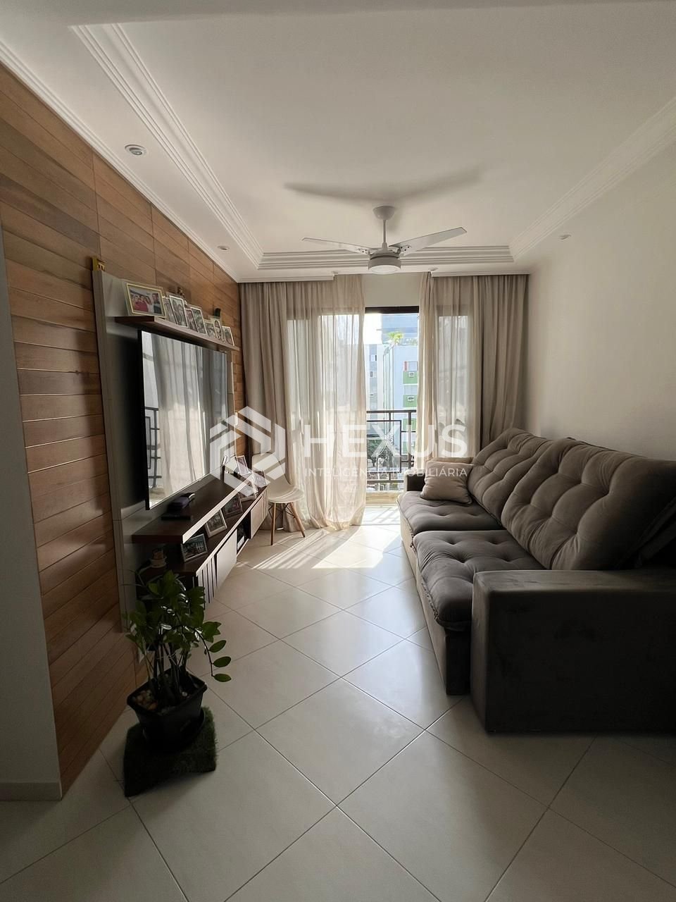 Foto 2 de Apartamento reformado com varanda na Praia das Asturias, Guaruja
