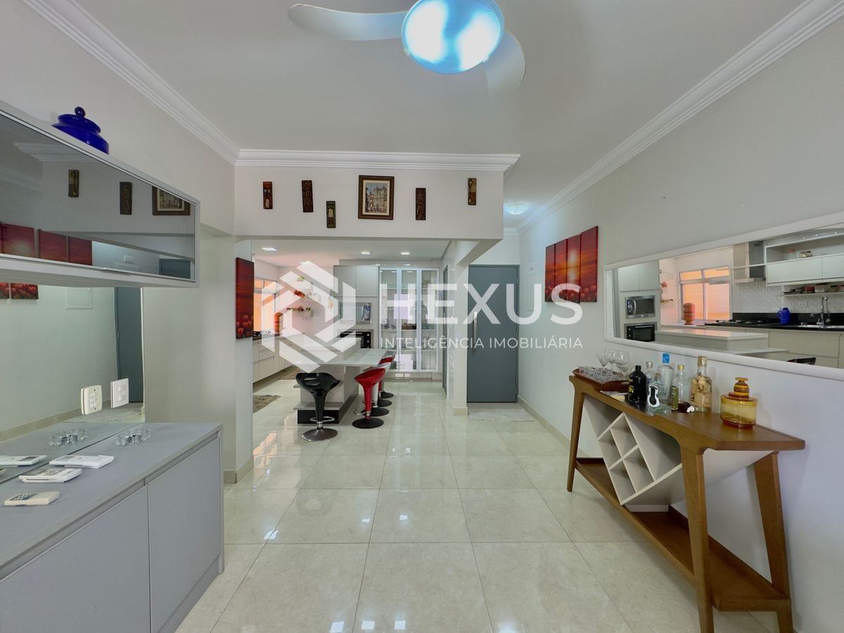 Foto 4 de Apartamento reformado com varanda e lazer na beira mar da Praia das Asturias, Guaruja