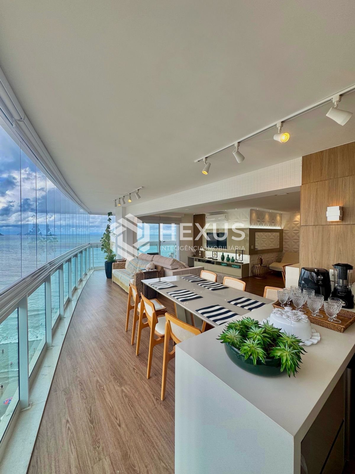 Foto 3 de Apartamento frente mar com varanda gourmet vista mar e lazer na Praia das Asturias, Guaruja