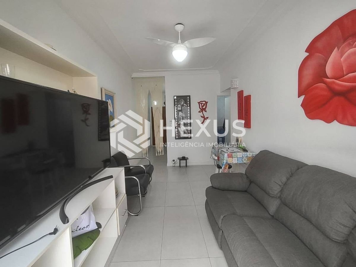 Foto 2 de Apartamento reformado com varanda e lazer na Praia da Enseada, Guaruja