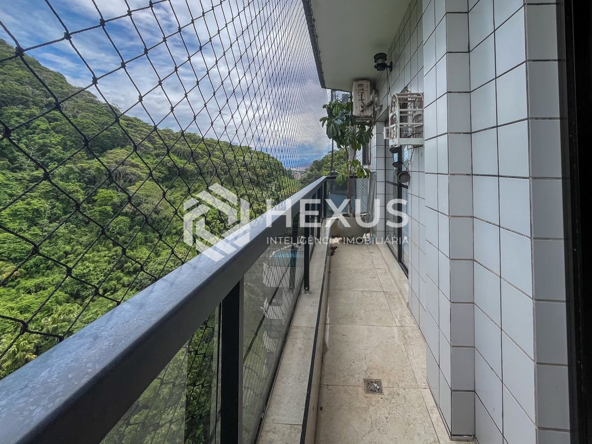 Foto 3 de Apartamento com varanda e lazer na Praia das Pitangueiras, Guaruja