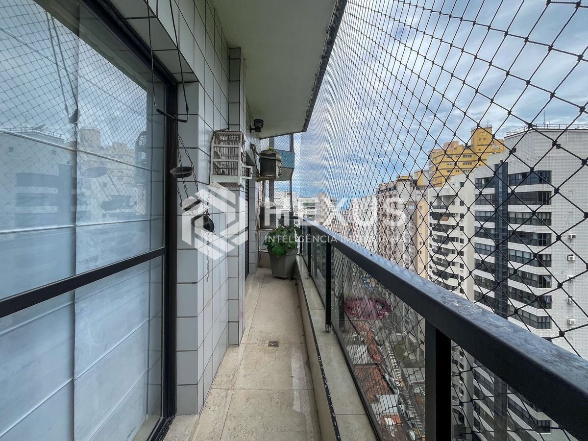 Foto 4 de Apartamento com varanda e lazer na Praia das Pitangueiras, Guaruja