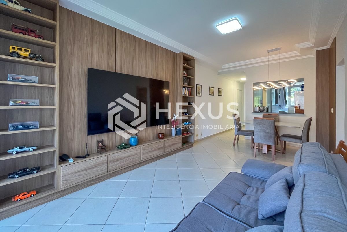 Foto 4 de Apartamento reformado frente mar com varanda na Praia das Pitangueiras, Guarujá