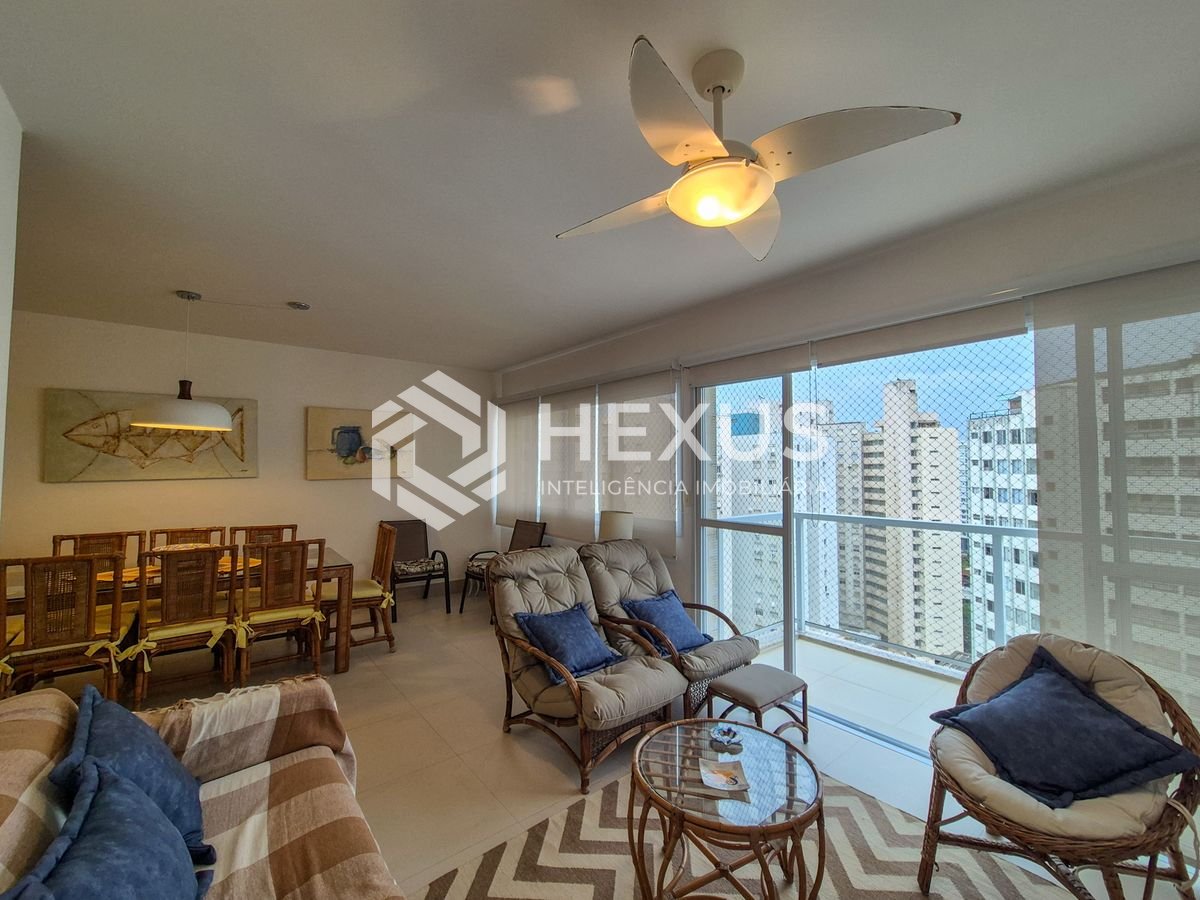 Foto 2 de Apartamento reformado com varanda vista mar na beira mar da Praia das Pitangueiras, Guaruja