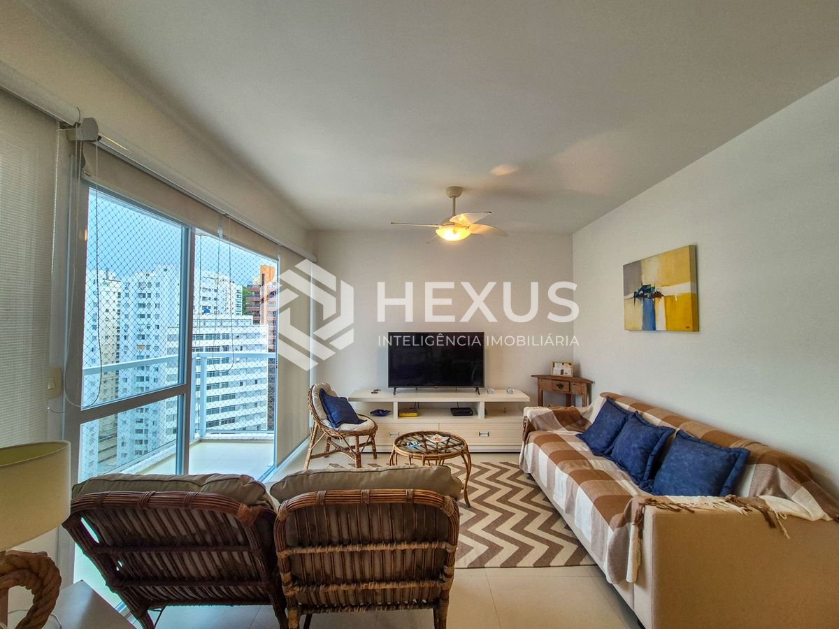 Foto 4 de Apartamento reformado com varanda vista mar na beira mar da Praia das Pitangueiras, Guaruja
