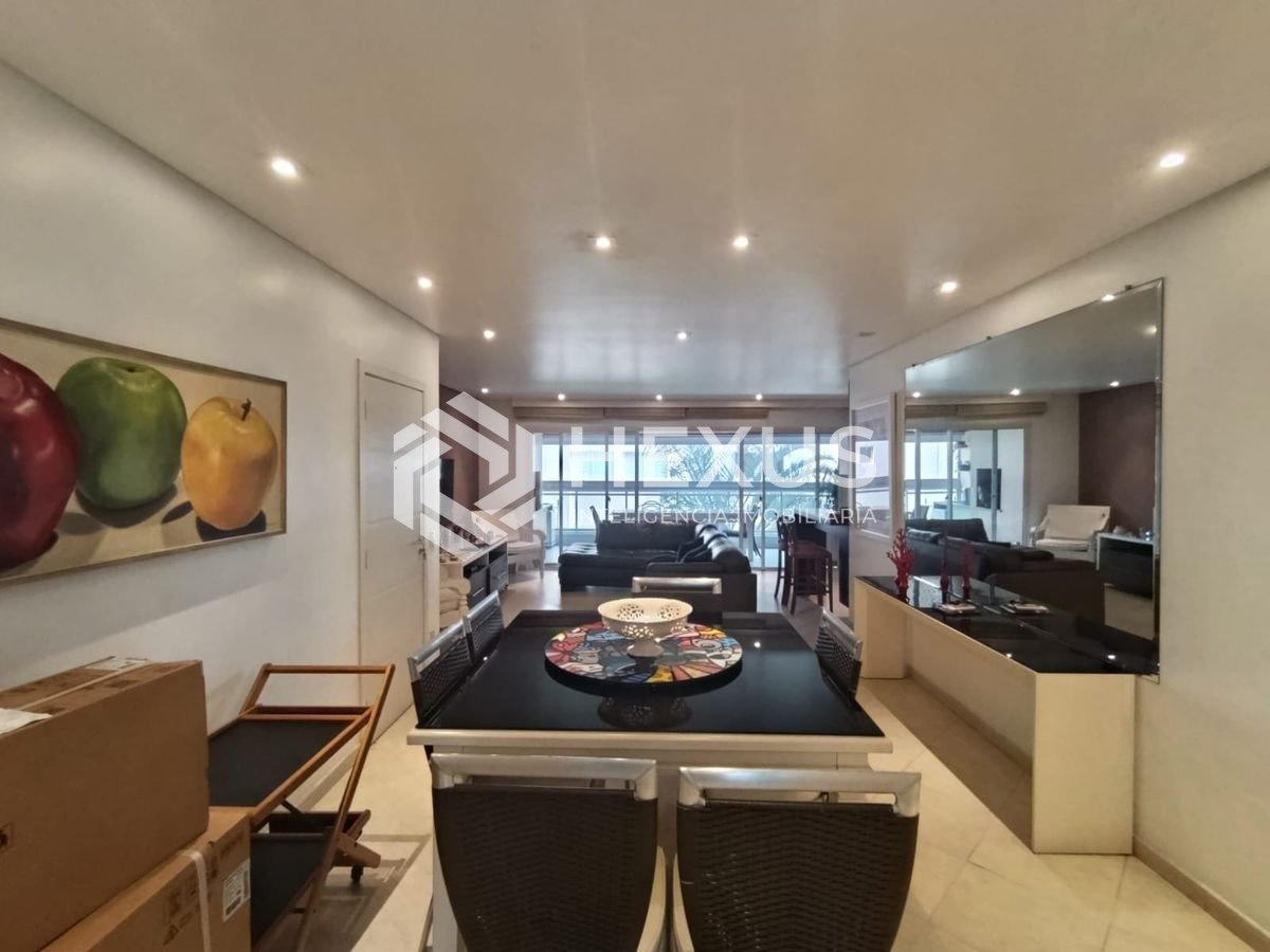Foto 2 de Apartamento frente mar com varanda gourmet e lazer na Praia da Enseada, Guaruja