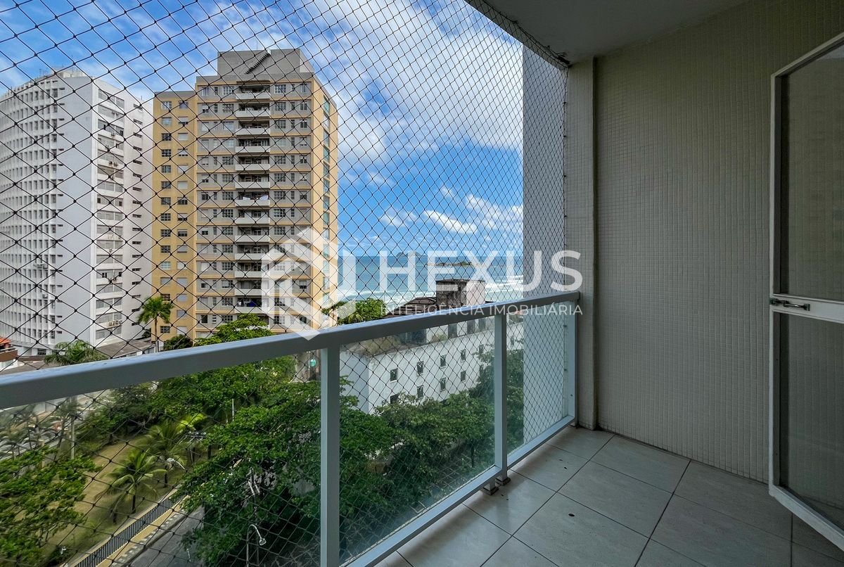 Foto 2 de Apartamento com varanda vista mar na beira mar da Praia das Pitangueiras, Guarujá