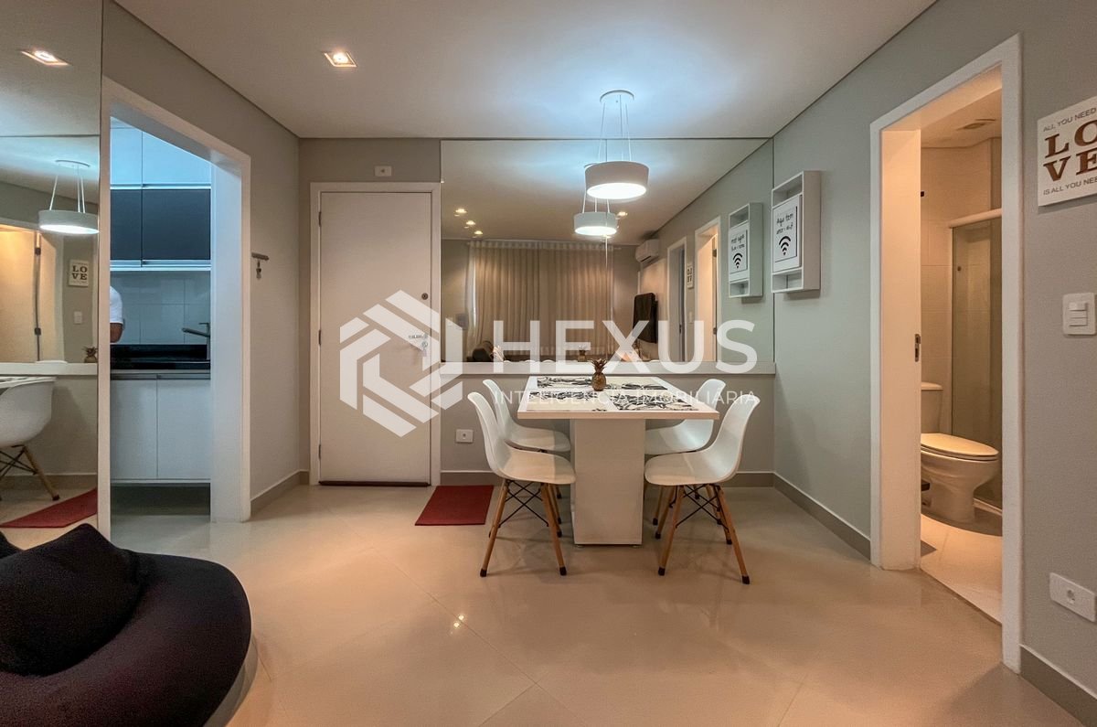 Foto 4 de Apartamento reformado com varanda gourmet e lazer na Praia das Pitangueiras, Guaruja