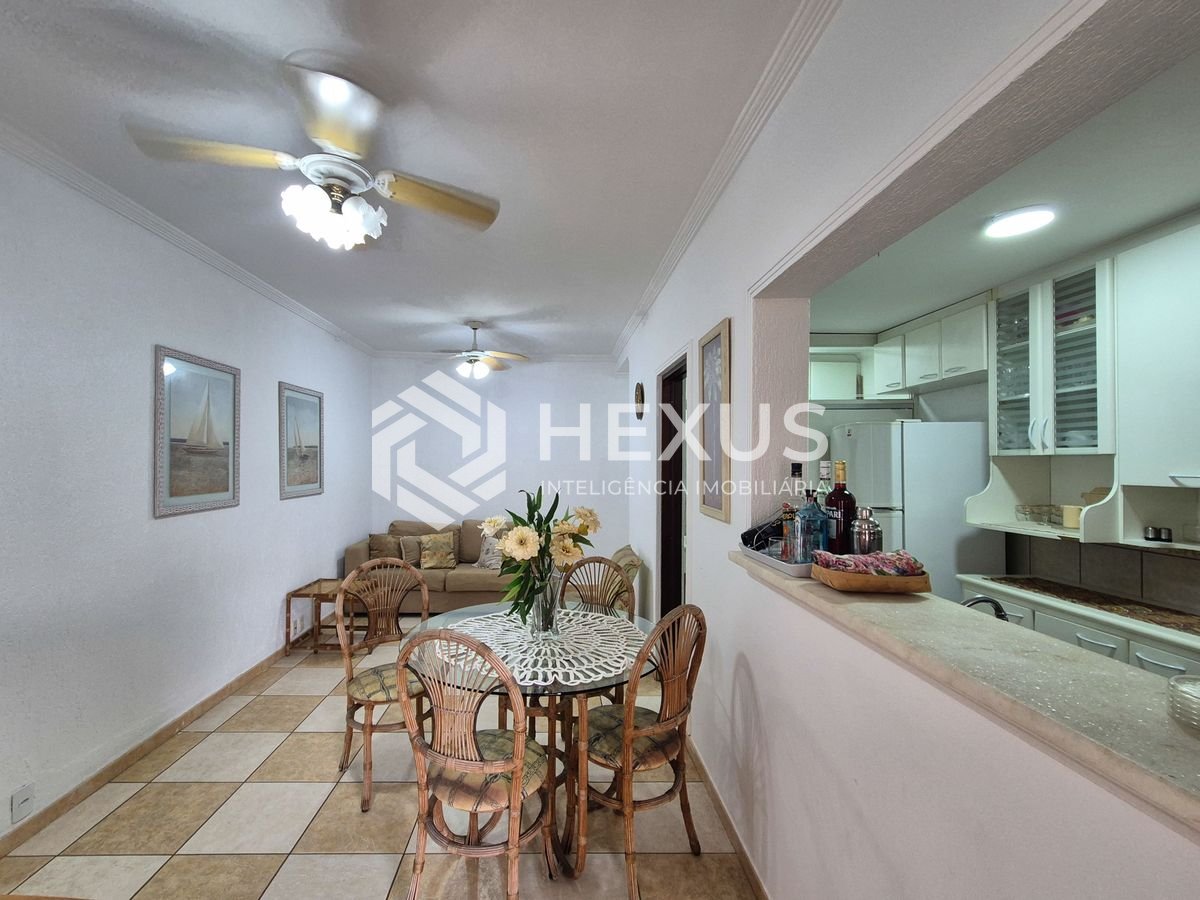 Foto 3 de Apartamento com varanda e lazer na beira mar da Praia das Pitangueiras, Guaruja