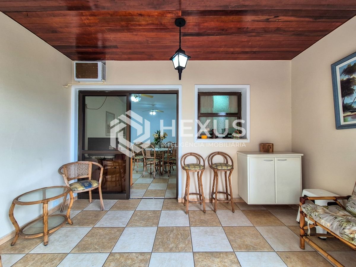 Foto 5 de Apartamento com varanda e lazer na beira mar da Praia das Pitangueiras, Guaruja