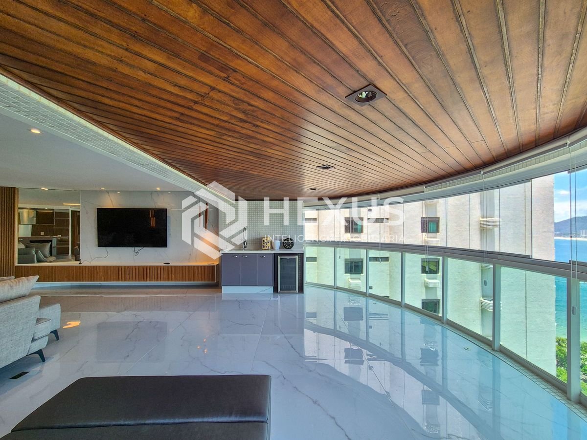 Foto 5 de Apartamento reformado frente mar com varanda gourmet e lazer de clube na Praia da Enseada, Guarujá