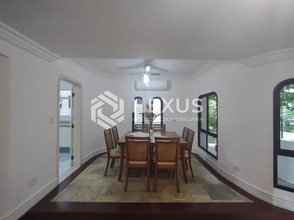 Foto 3 de Apartamento com varanda e lazer na Praia da Enseada, Guaruja