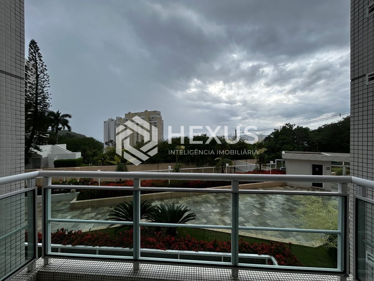 Foto 3 de Apartamento com varanda e lazer na beira mar da Praia da Enseada, Guaruja